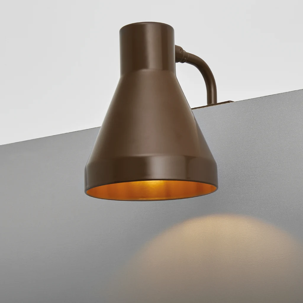 A131 - Mirror lamp with rotatable bracket